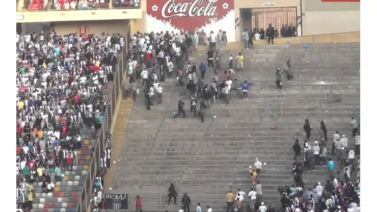 Universitario de Deportes tiene una de las hinchadas más numerosas del país.