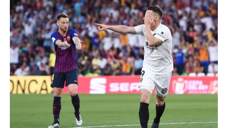 Kevin Gameiro festejando un tanto ante Barcelona.