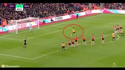 Raúl Jiménez no falla. De penal, anotó el 2-2 parcial de Wolves.