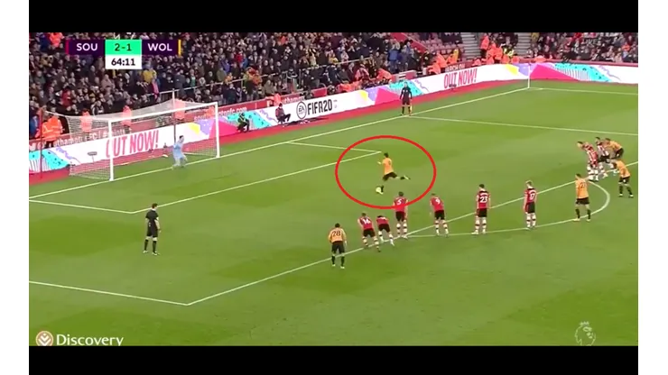 Raúl Jiménez no falla. De penal, anotó el 2-2 parcial de Wolves.