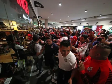Locura en el aeropuerto por las Súper Chivas