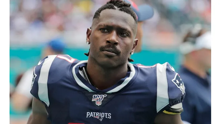 “Que haga terapia”: Antonio Brown se quedó sin agente.