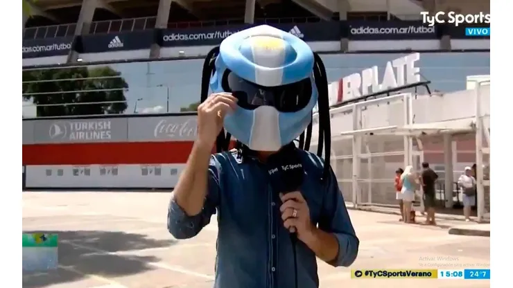 Cortese arrancó hablando de River y terminó disfrazado de alien