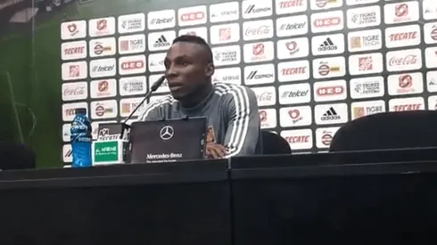 Se calienta la previa: Julián Quiñones le respondió a Ochoa