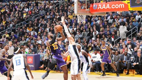 ¡El blooper del año! LeBron intentó la volcada de su vida y quedó en ridículo