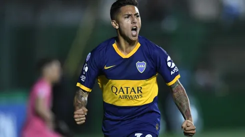 Agustín Almendra festejando un gol en Boca.