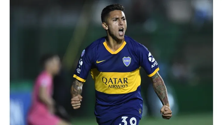 Agustín Almendra festejando un gol en Boca.