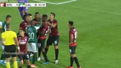 El encontrón entre los jugadores de Santa Fe y el Deportivo Cali.