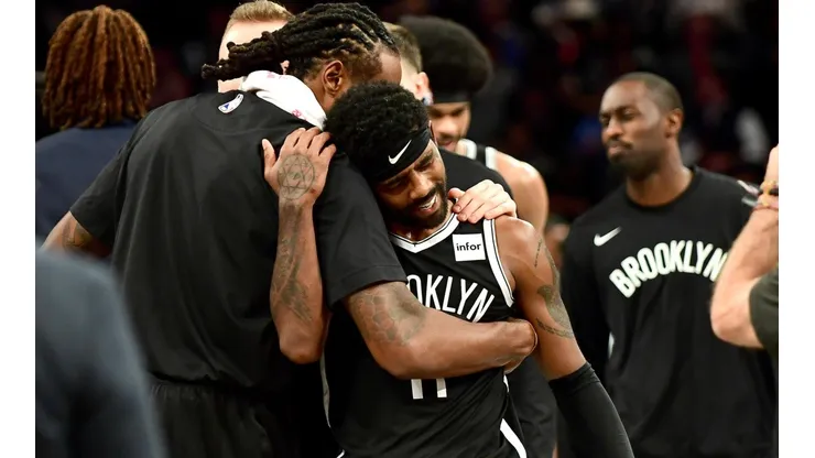 DeAndre es el mejor amigo de todos en los Nets.