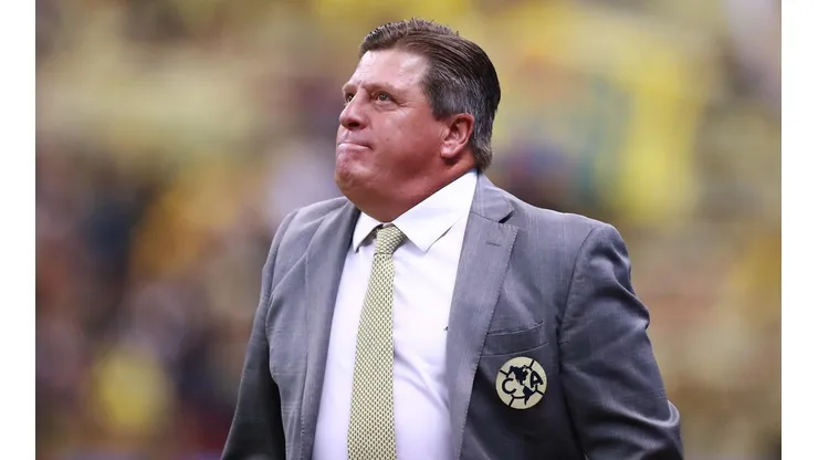 El Piojo Herrera intentará poner una cláusula en su contrato para facilitar una posible salida antes de tiempo.