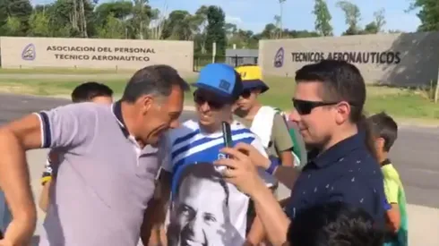 Así fue el lindo encuentro que tuvo Miguel Ángel Russo con un hincha de Millonarios.