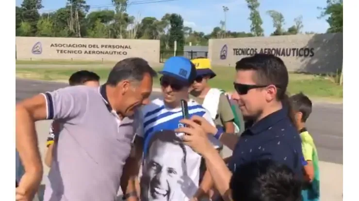 Así fue el lindo encuentro que tuvo Miguel Ángel Russo con un hincha de Millonarios.