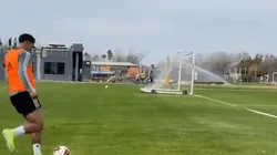 Salcedo marcó un golazo en la práctica y lo presumió en redes