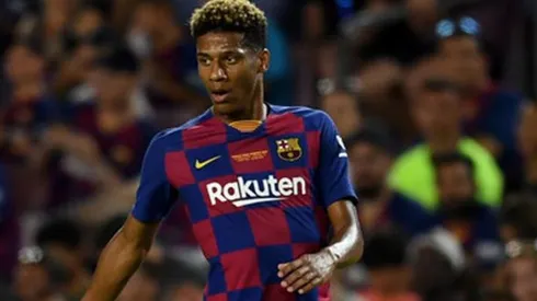 Todibo, jugador del Barcelona, filmado en un aeropuerto de Alemania