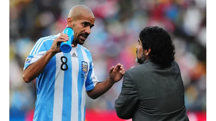 Verón y Maradona en el Mundial de Sudáfrica 2020.