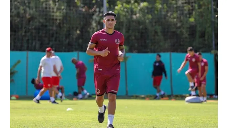 Dos Santos anotó el primero de la U contra Huracán.