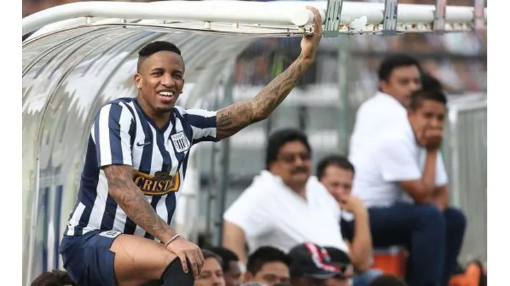 Farfán debutó en Alianza Lima.
