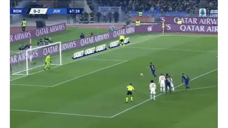 Mucha personalidad: Perotti convirtió de penal y descontó para la Roma