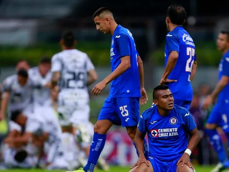 Los hinchas de Cruz Azul no se aguantaron y abuchearon a los jugadores