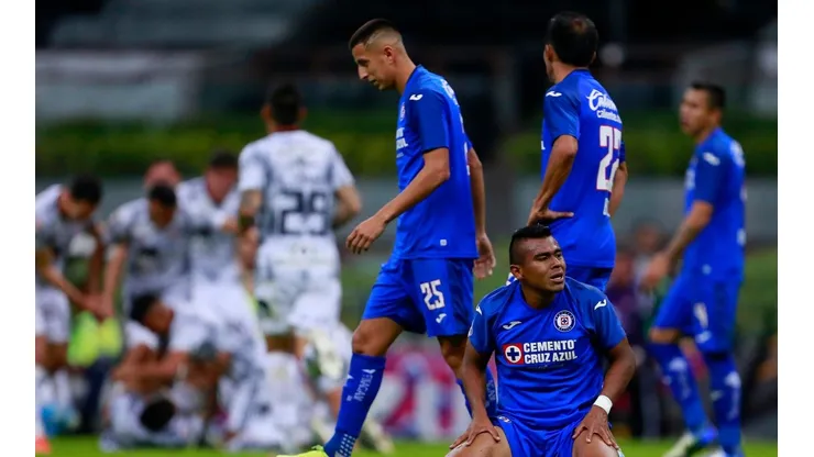 Los aficionados de Cruz Azul abuchearon a sus jugadores al término del encuentro.