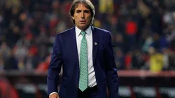 Almada se fue muy molesto con el arbitraje de ayer