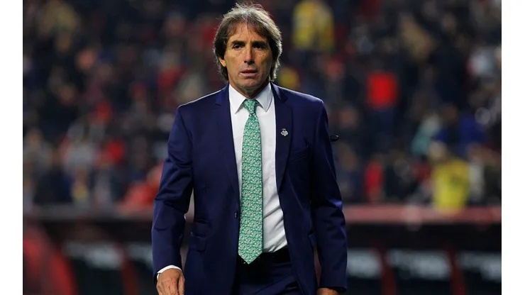 Almada se fue muy molesto con el arbitraje de ayer