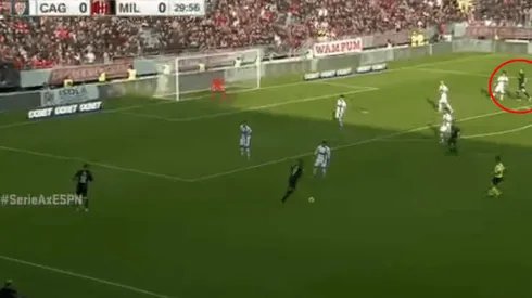 Foto de Zlatan Ibrahimovic esperando el centro.