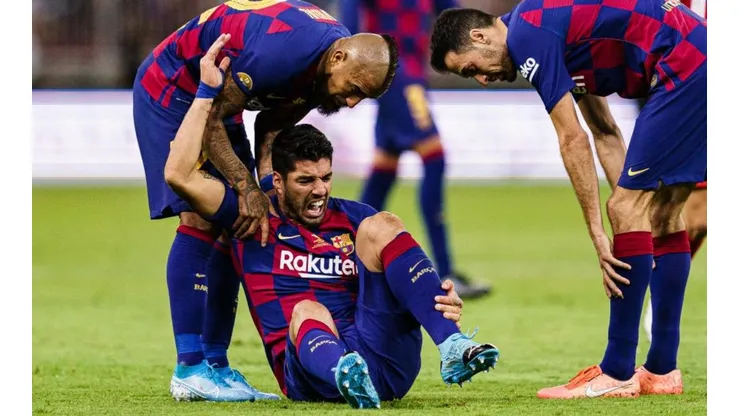 Todo mal en Barcelona: Suárez podría ser operado de su rodilla derecha