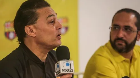 Carlos Alfaro Moreno en conferencia de prensa.