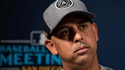 Problemas en Boston: Álex Cora podría recibir sanción épica por robo de señales