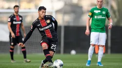 Palacios la rompió y participó en el gol de Alario para el Leverkusen