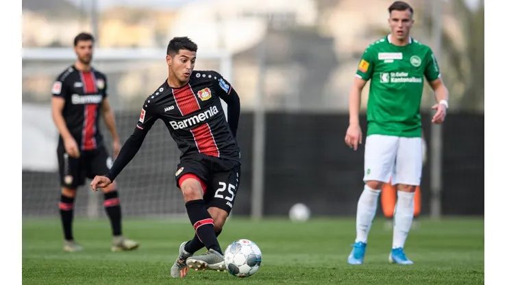 Palacios la rompió y participó en el gol de Alario para el Leverkusen