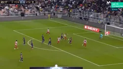 Entró y en la primera que tocó, Koke embocó al Barcelona