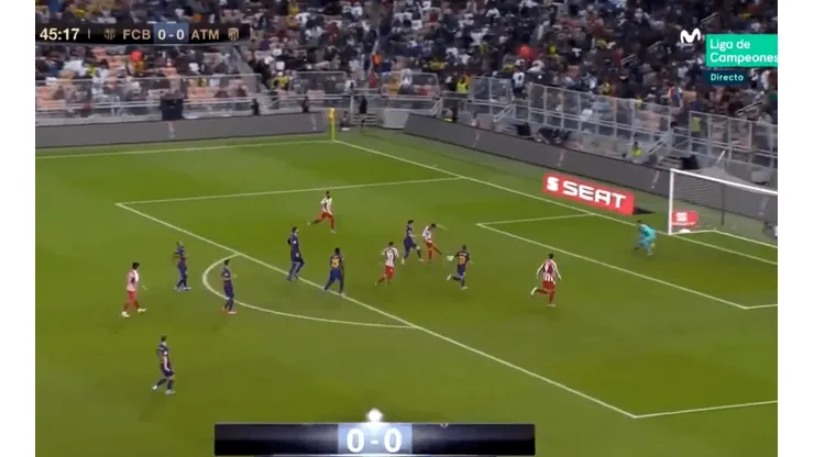 Entró y en la primera que tocó, Koke embocó al Barcelona