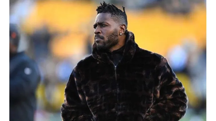 Antonio Brown va por Logan Paul y se entrenará con… ¡Floyd Mayweather!.