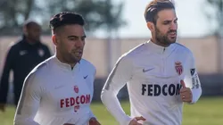 Falcao subió una foto en camisa y Fabregas lo troleó: "Me duelen los ojos"