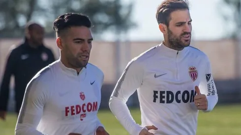 Falcao subió una foto en camisa y Fabregas lo troleó: "Me duelen los ojos"