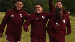 Foto de los futbolistas de River, muy unidos.