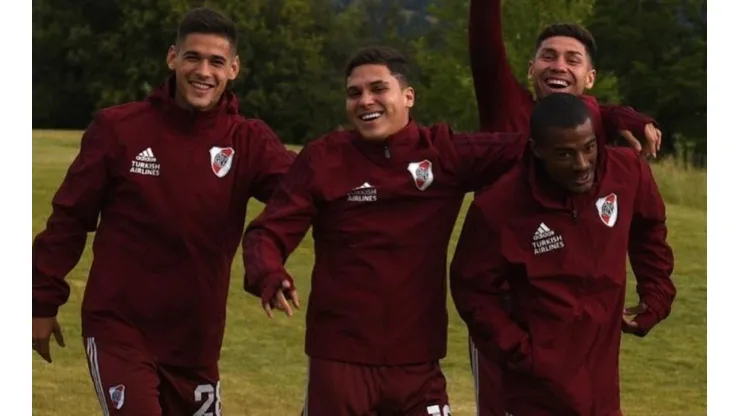 Foto de los futbolistas de River, muy unidos.