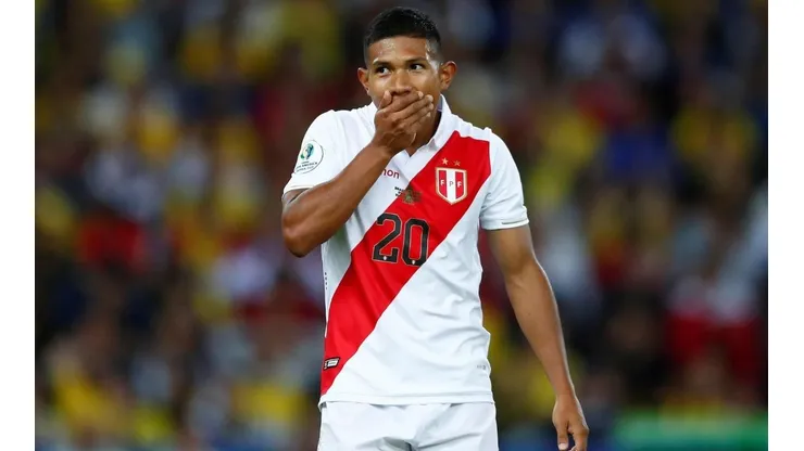 Flores jugó en la Copa América de Brasil y en el Mundial de Rusia.