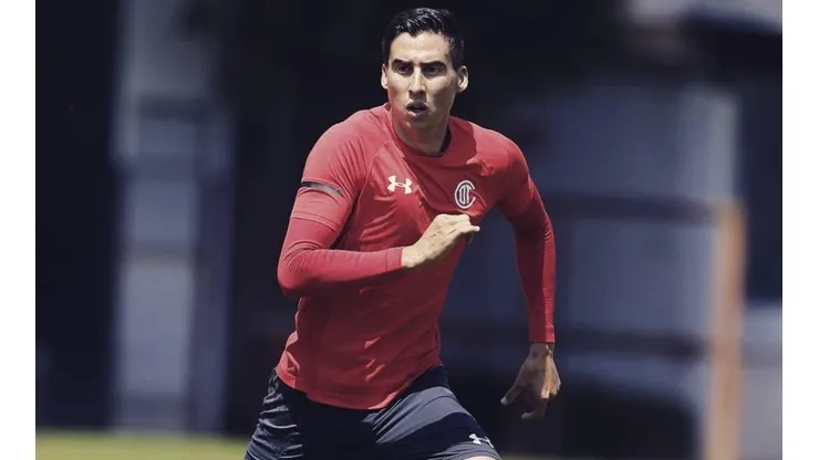 Adrián Mora en conferencia de prensa en Toluca