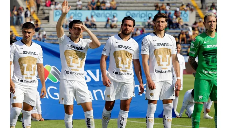 Pumas con playera nueva