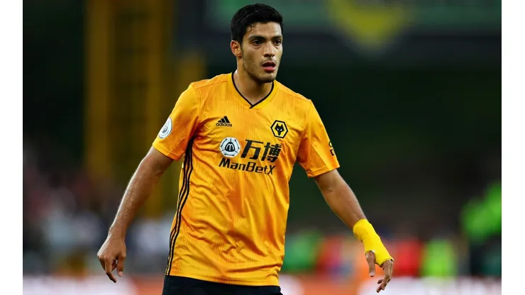 Cómo jugaría Manchester United con Raúl Jiménez de delantero