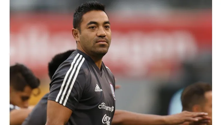 A Marco Fabián le preguntaron dónde jugará y respondió por Twitter