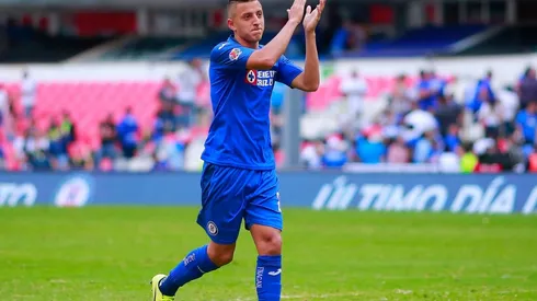 Siguen a Roberto Alvarado de Inglaterra