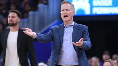 Se volvió loco: Steve Kerr insultó a los árbitros en pleno partido