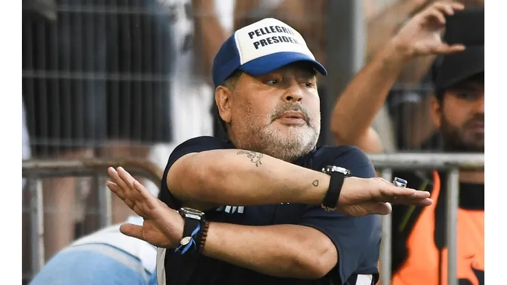 Diego Armando Maradona, entrenador de Gimnasia.