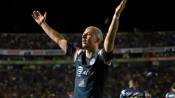 Guido Rodríguez celebrando frente a su hinchada.