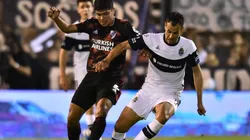 Pablo Velázquez en un partido de Gimnasia.