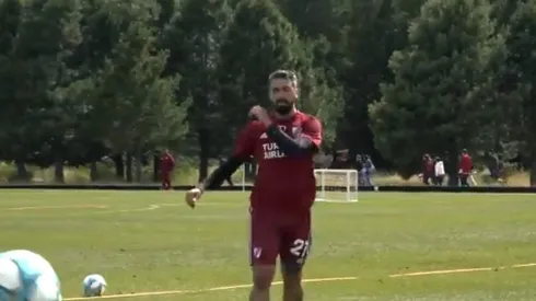 El momento del pelotazo de Pratto.